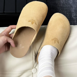 ADIDAS ADIMULE SLIDES GOLDEN BEIGE GUM 勃肯 麂皮懶人鞋 JR3587